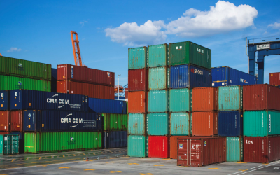 Envío de carga entre Estados Unidos y Venezuela en